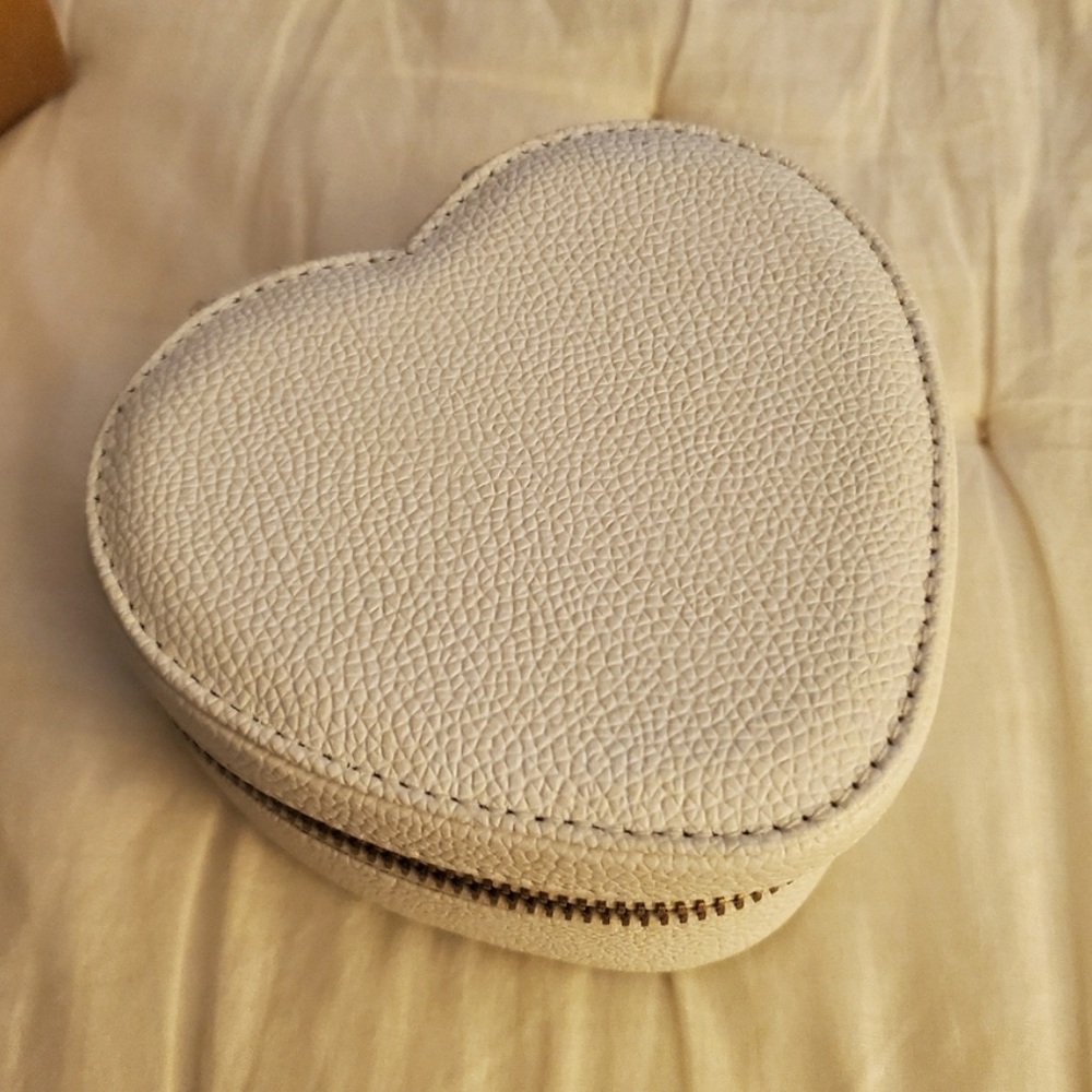 Pottery Barn Quinn heart jewelry travel case NIB